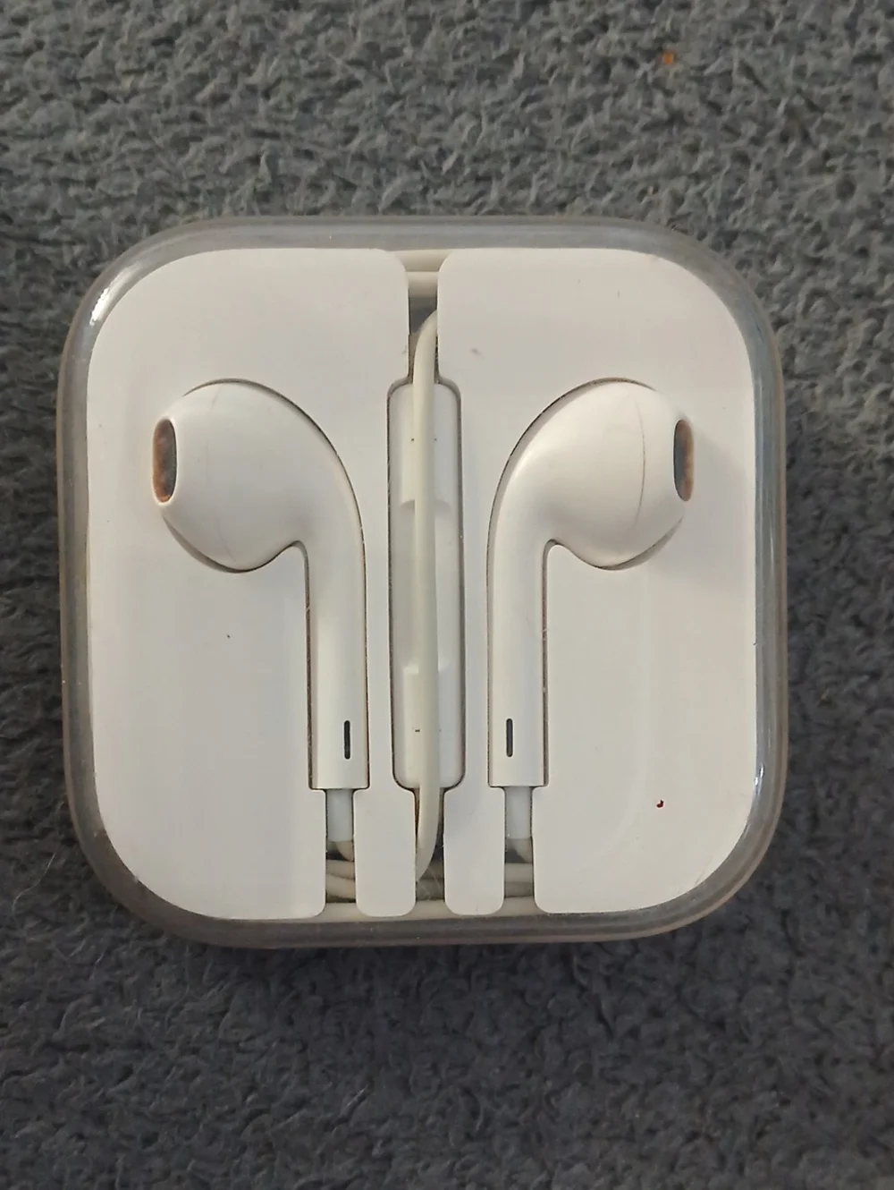Apple White Earbuds with Inline Remote and Clear Carry Case